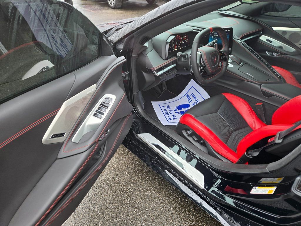 Used 2025 Chevrolet Corvette Stingray image 5