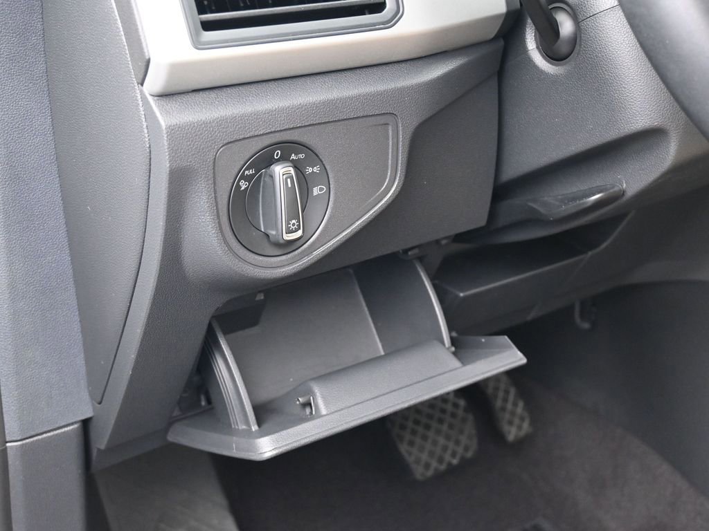 Used 2021 Volkswagen Atlas Cross Sport SE w/ Panoramic Sunroof Package image 16