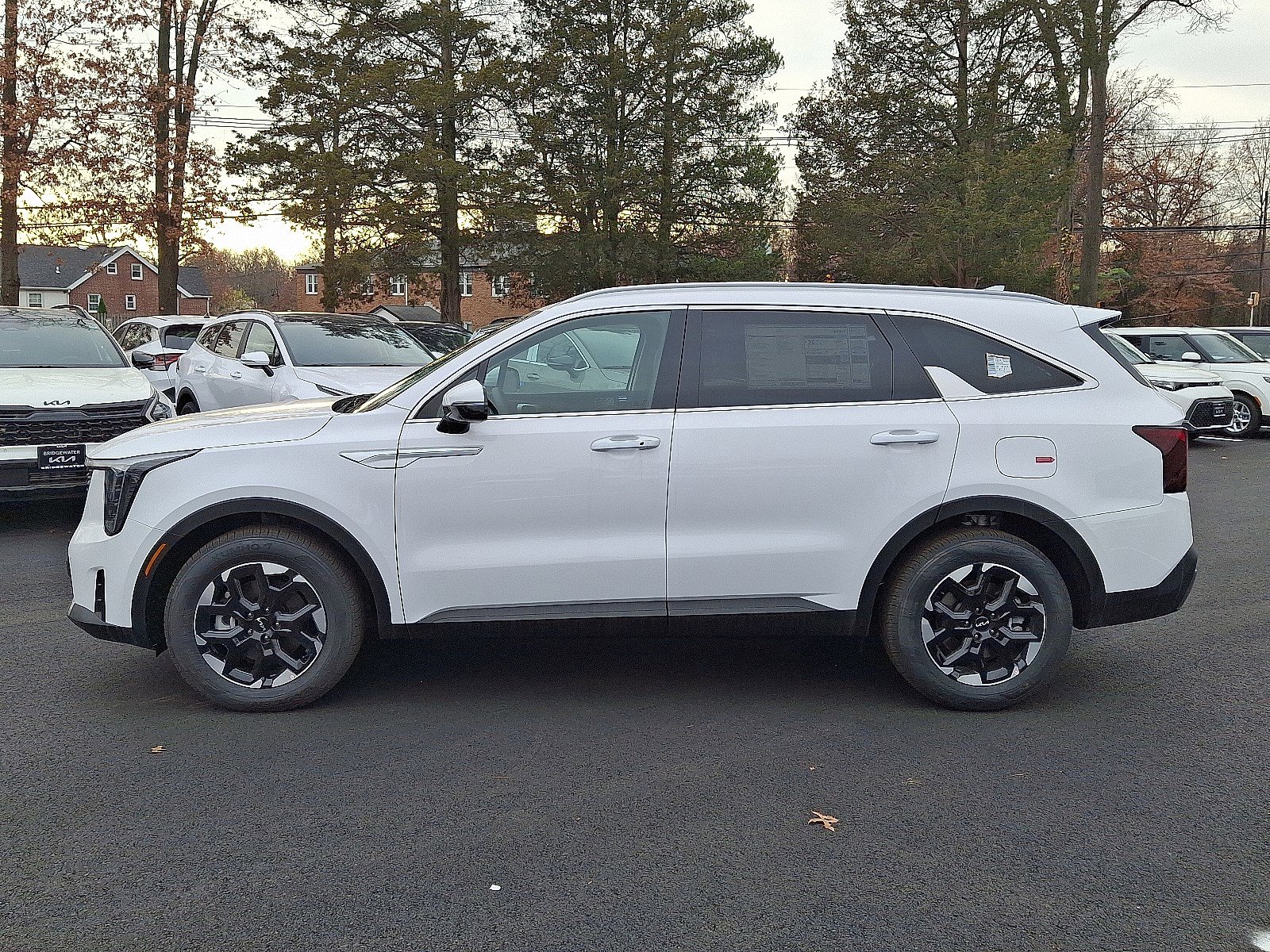 New 2025 Kia Sorento S image 4