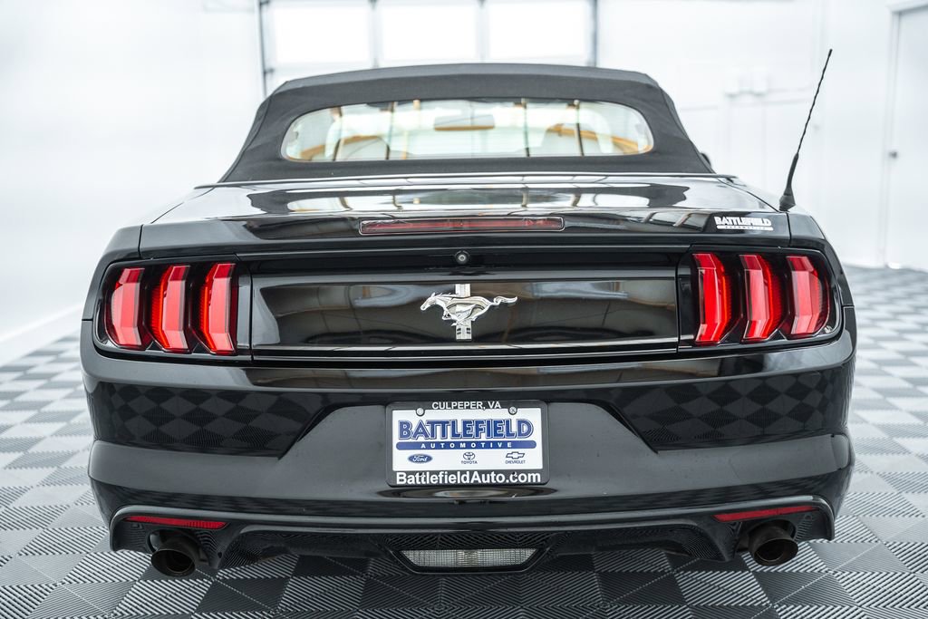Used 2016 Ford Mustang Convertible image 7