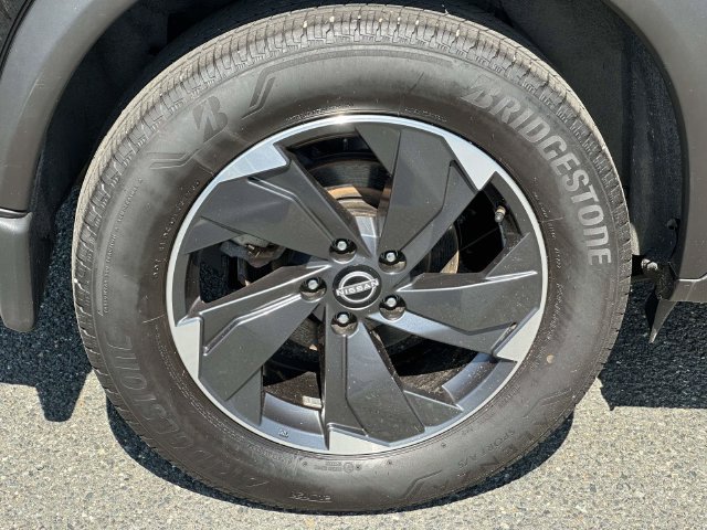 Used 2024 Nissan Rogue SV AWD/4WD image 10