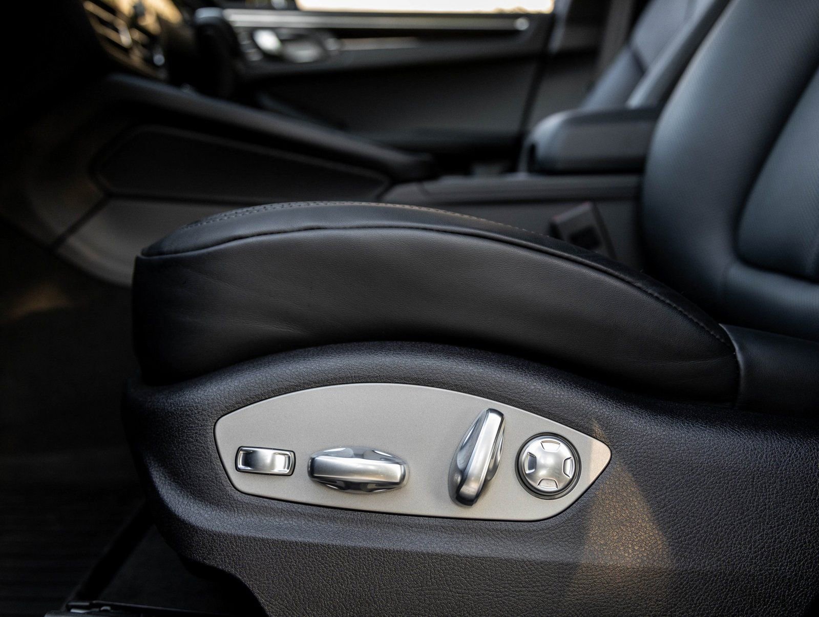 Certified 2026 Porsche Macan image 22