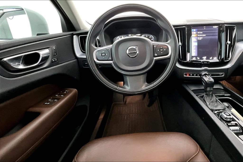 Used 2020 Volvo XC60 T5 Momentum w/ Protection Package Premier AWD/4WD image 6