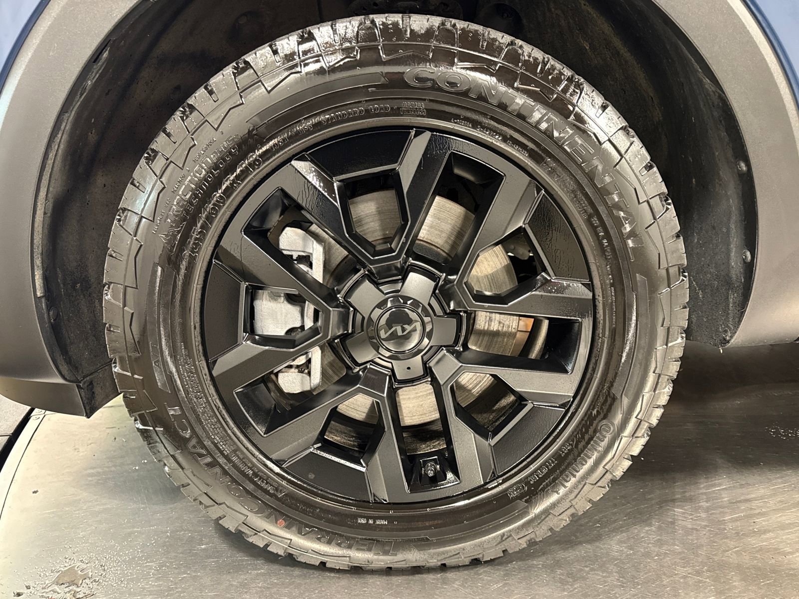 Used 2025 Kia Telluride AWD image 2