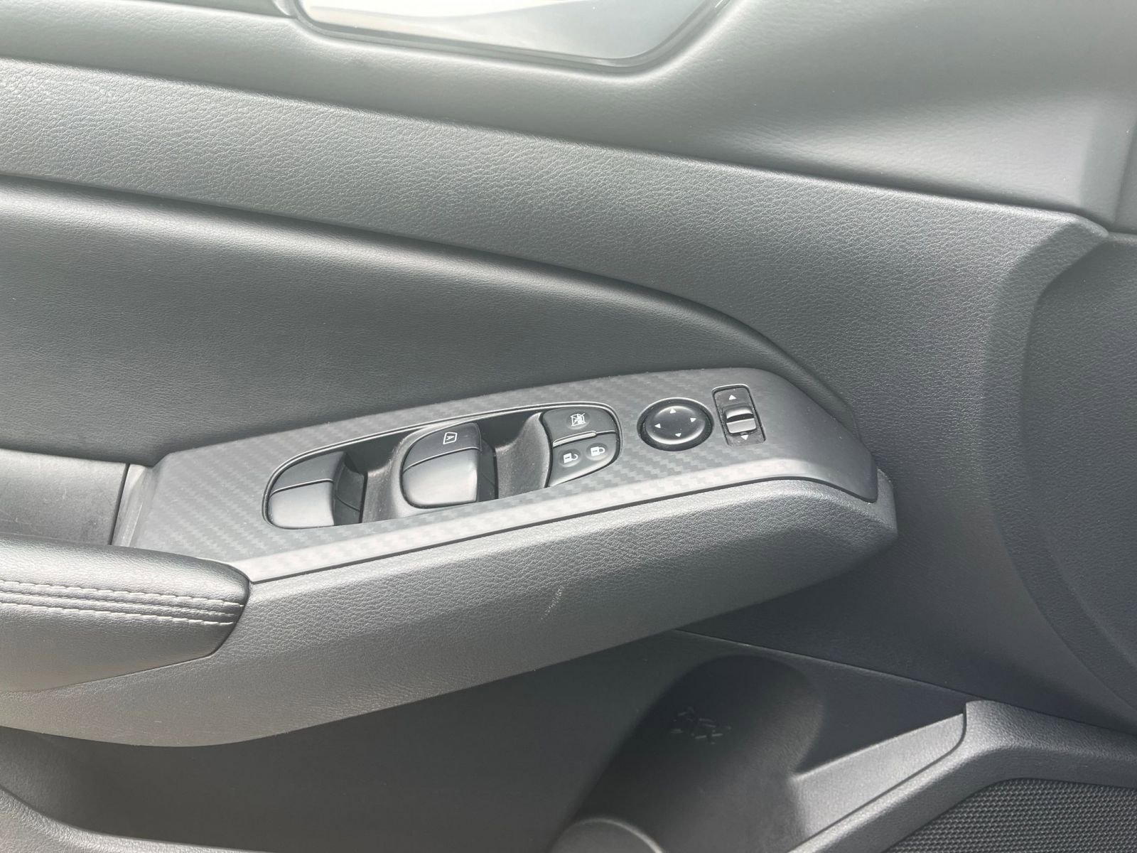 Used 2025 Nissan Altima 2.5 SV FWD image 18