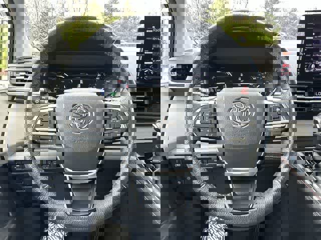 Used 2023 Toyota Sienna XLE image 8