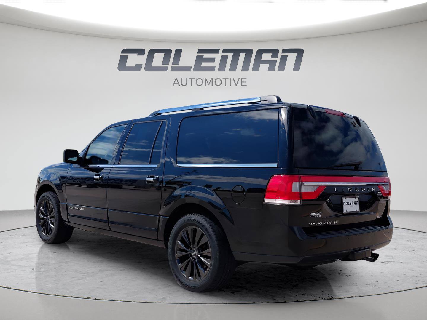 Used 2016 Lincoln Navigator L Select AWD/4WD image 3