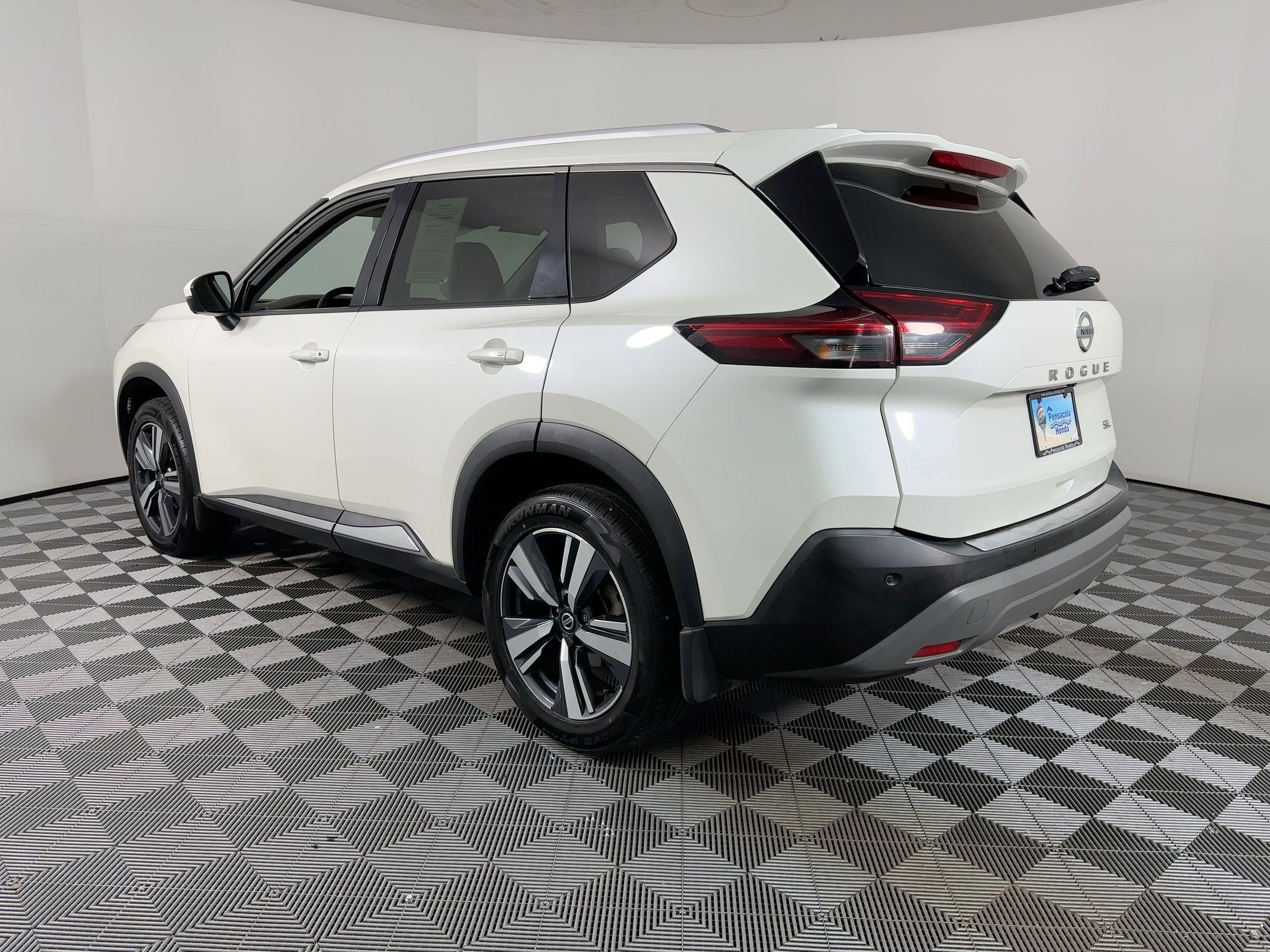 Used 2021 Nissan Rogue SL w/ Premium Package image 2