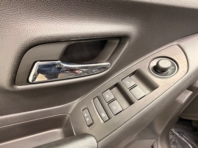 Used 2022 Chevrolet Trax LS w/ Tint and Cruise Package AWD/4WD image 16