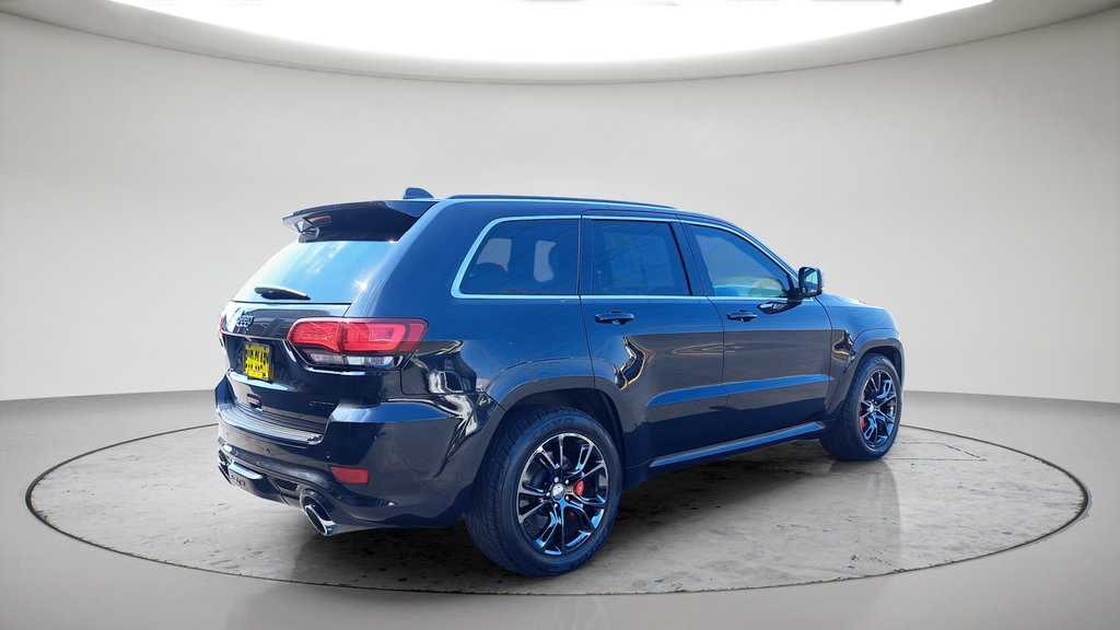 Used 2015 Jeep Grand Cherokee SRT w/ Luxury Group II AWD/4WD image 3