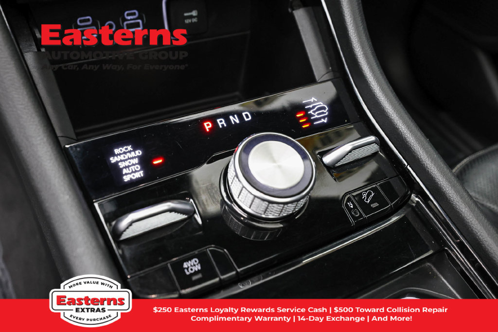 Used 2023 Jeep Grand Cherokee Overland AWD/4WD image 14