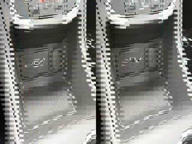 Used 2024 GMC Terrain SLE image 27