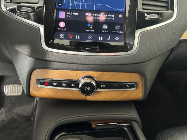 Used 2023 Volvo XC90 B6 Plus image 32