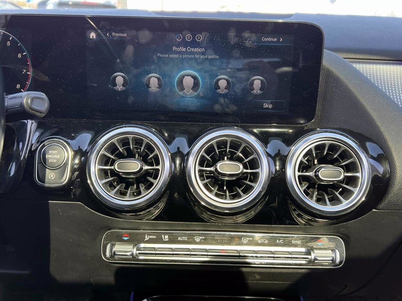 Used 2022 Mercedes-Benz GLA 250 4MATIC w/ Premium Package Lite image 17