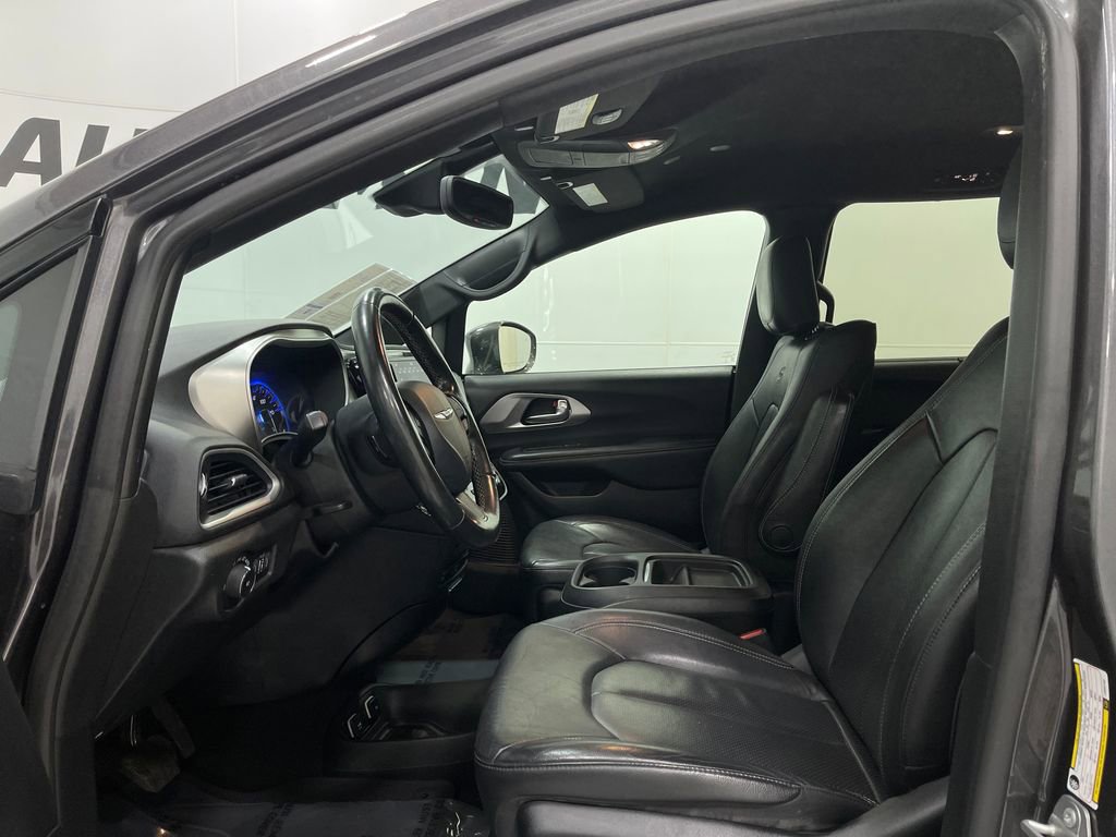 Used 2020 Chrysler Pacifica Touring-L w/ Advanced Safetytec Group image 14