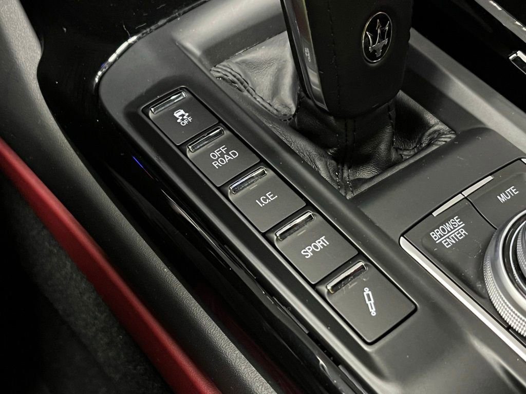 Used 2021 Maserati Levante image 14