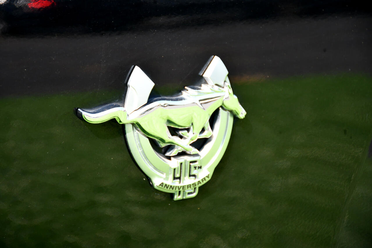 Used 2009 Ford Mustang Convertible image 9