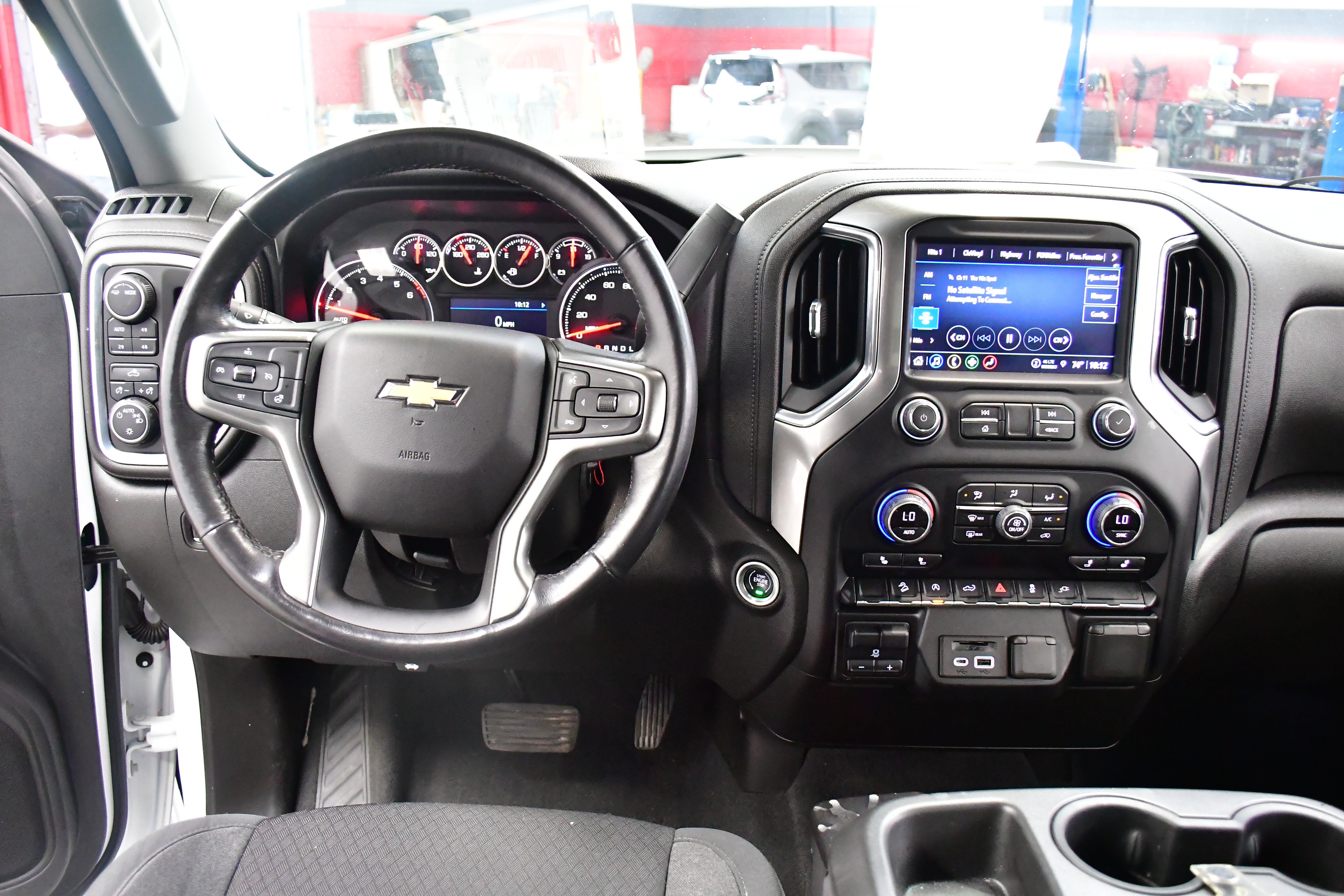 Used 2022 Chevrolet Silverado 1500 LT AWD/4WD image 8