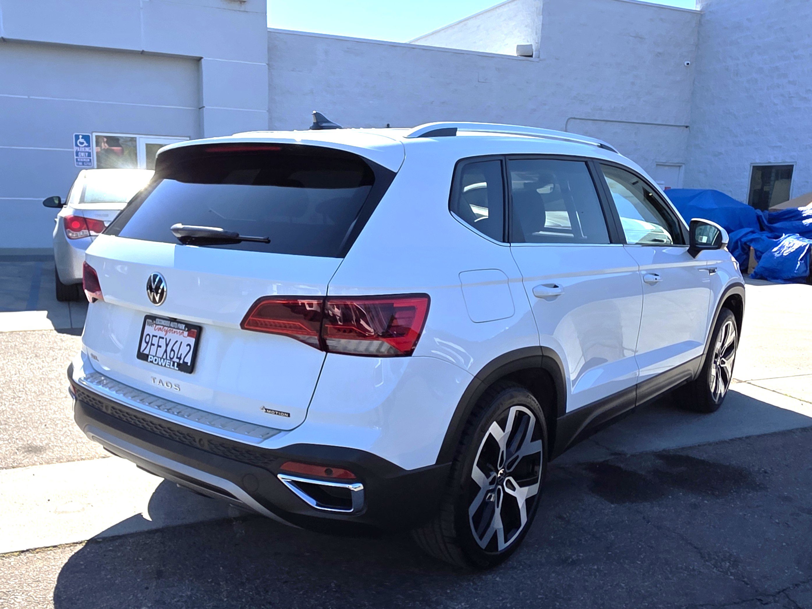 Used 2023 Volkswagen Taos SEL image 5