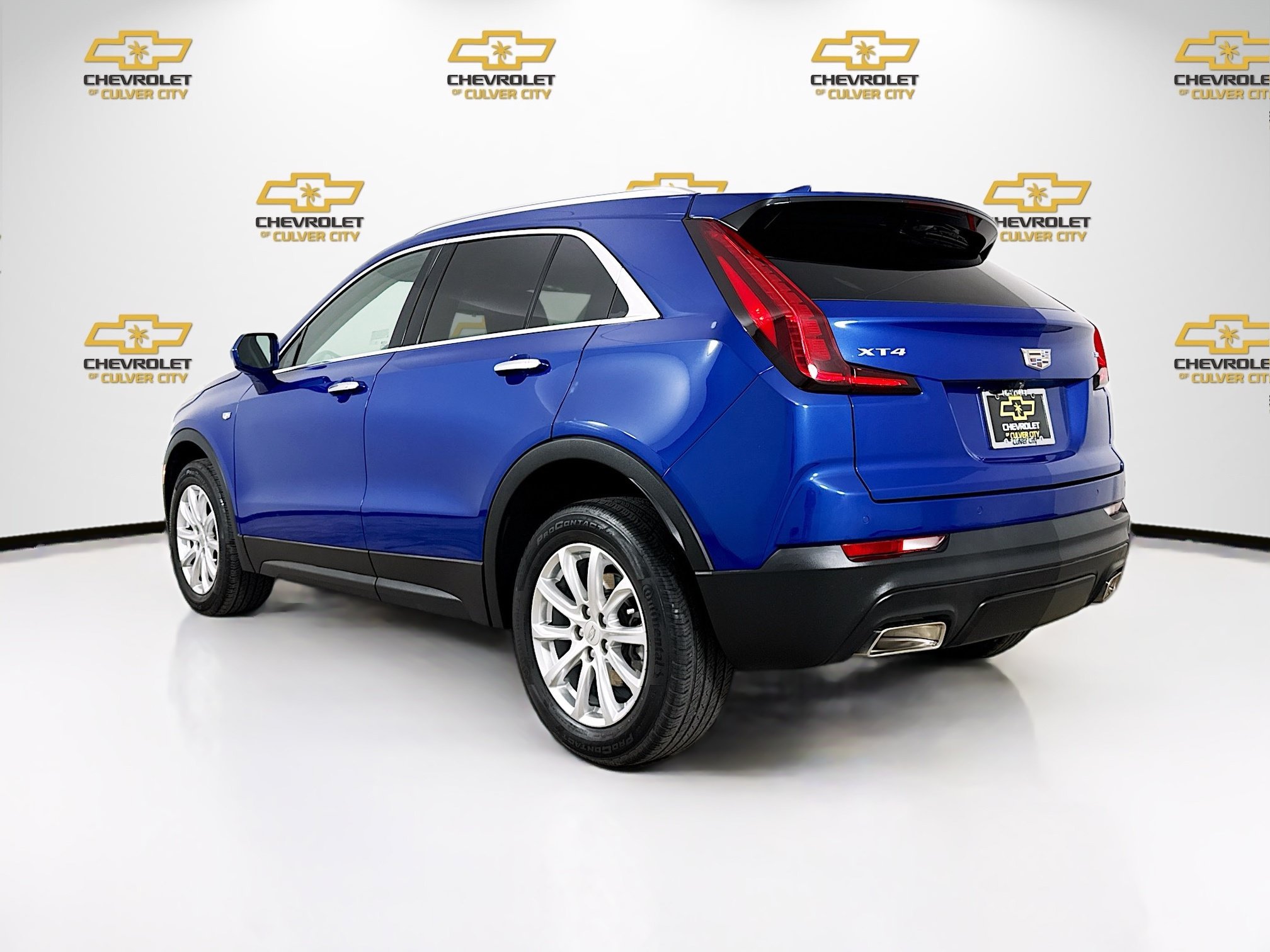 Used 2021 Cadillac XT4 Luxury w/ Cold Weather Package FWD image 6