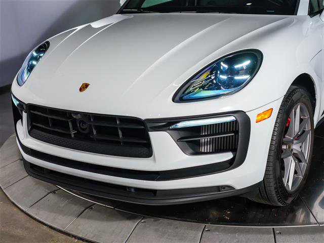 Certified 2025 Porsche Macan S AWD/4WD image 12