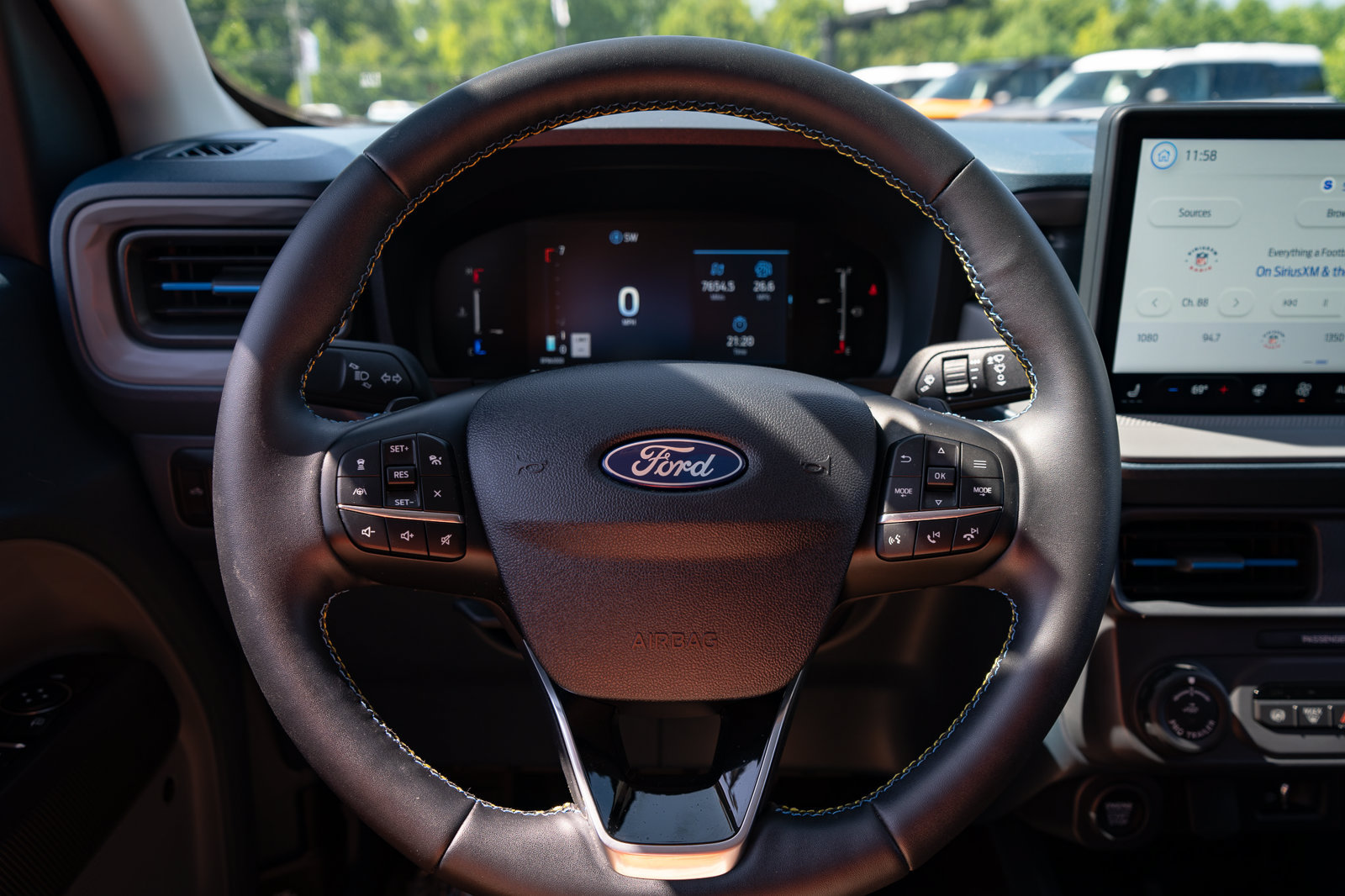 Used 2025 Ford Maverick Lobo AWD/4WD image 29