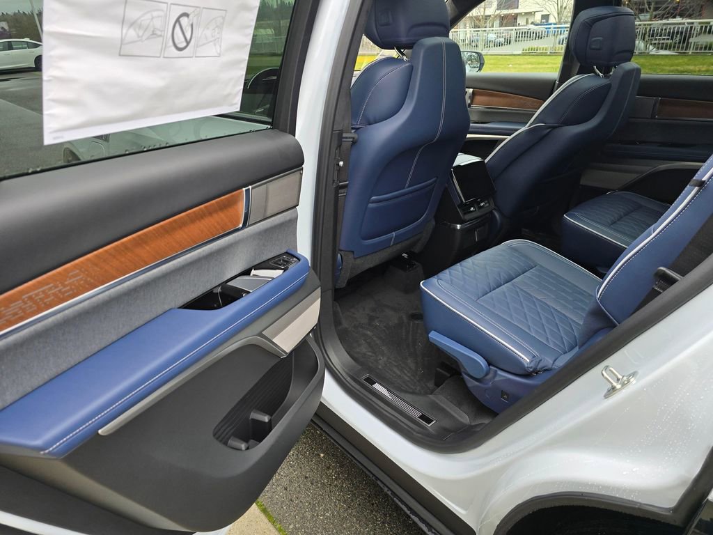 New 2026 Cadillac Vistiq Premium Luxury image 17