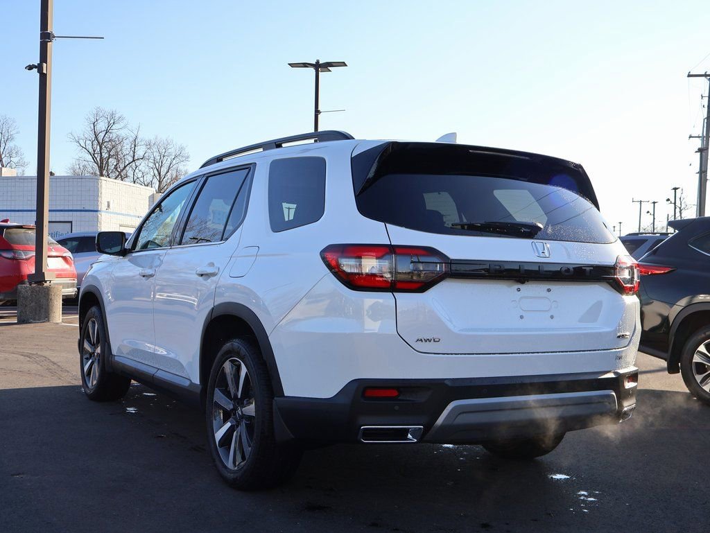 Certified 2025 Honda Pilot Touring image 5