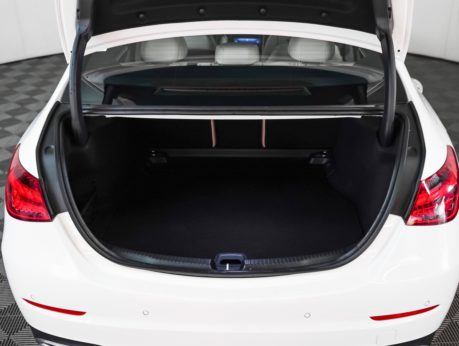 Used 2023 Mercedes-Benz C 300 Sedan image 12