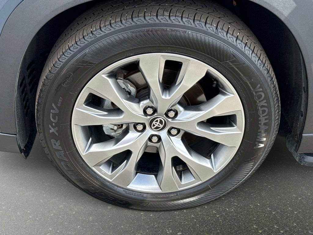 Used 2024 Toyota Grand Highlander Limited image 11