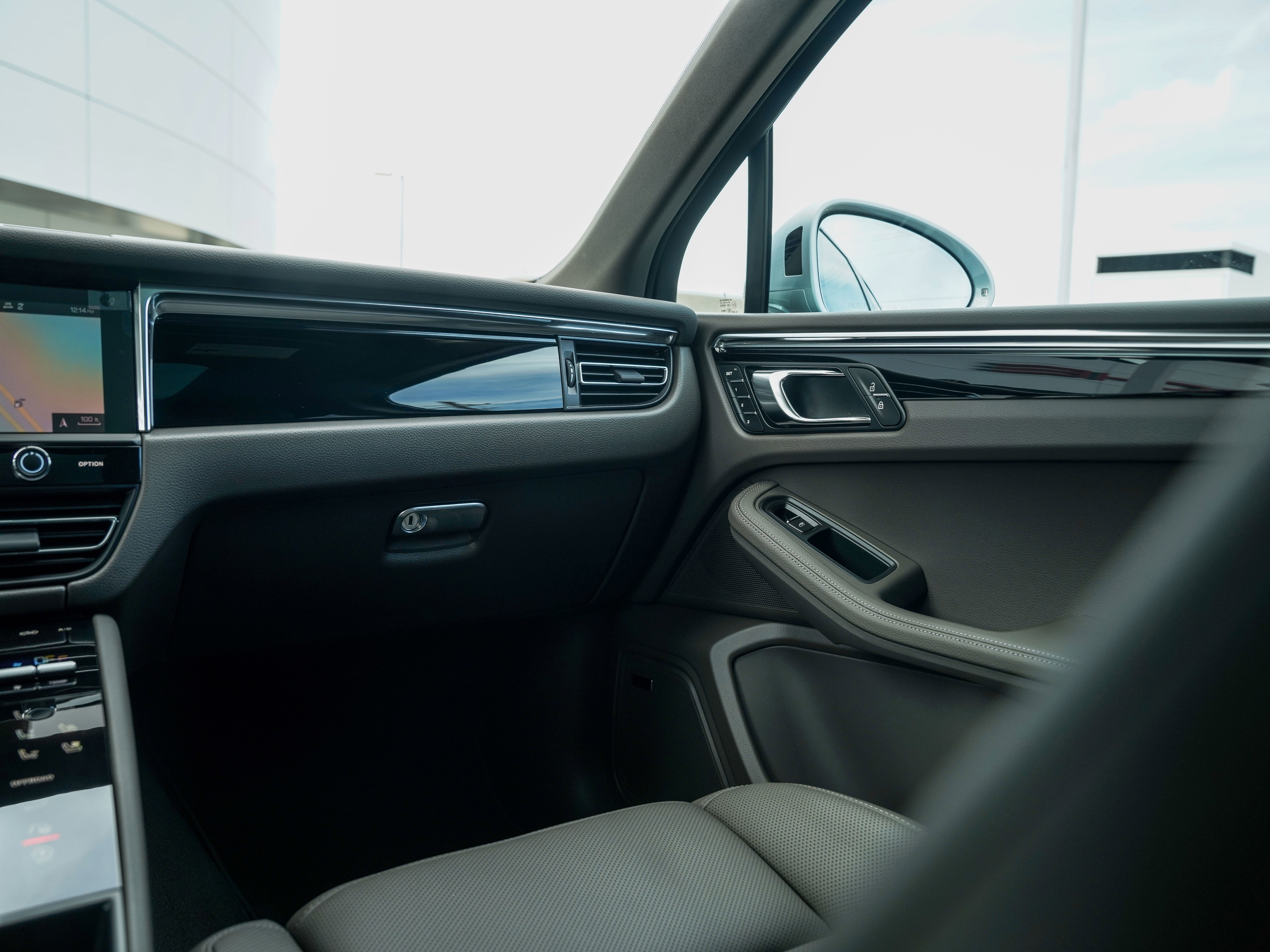 New 2026 Porsche Macan image 27