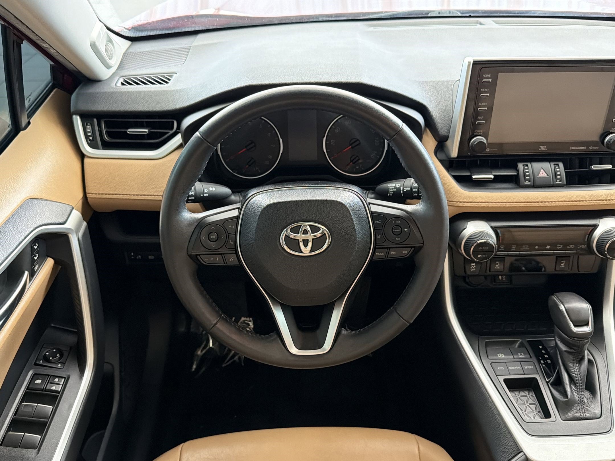 Used 2019 Toyota RAV4 XLE Premium FWD image 23