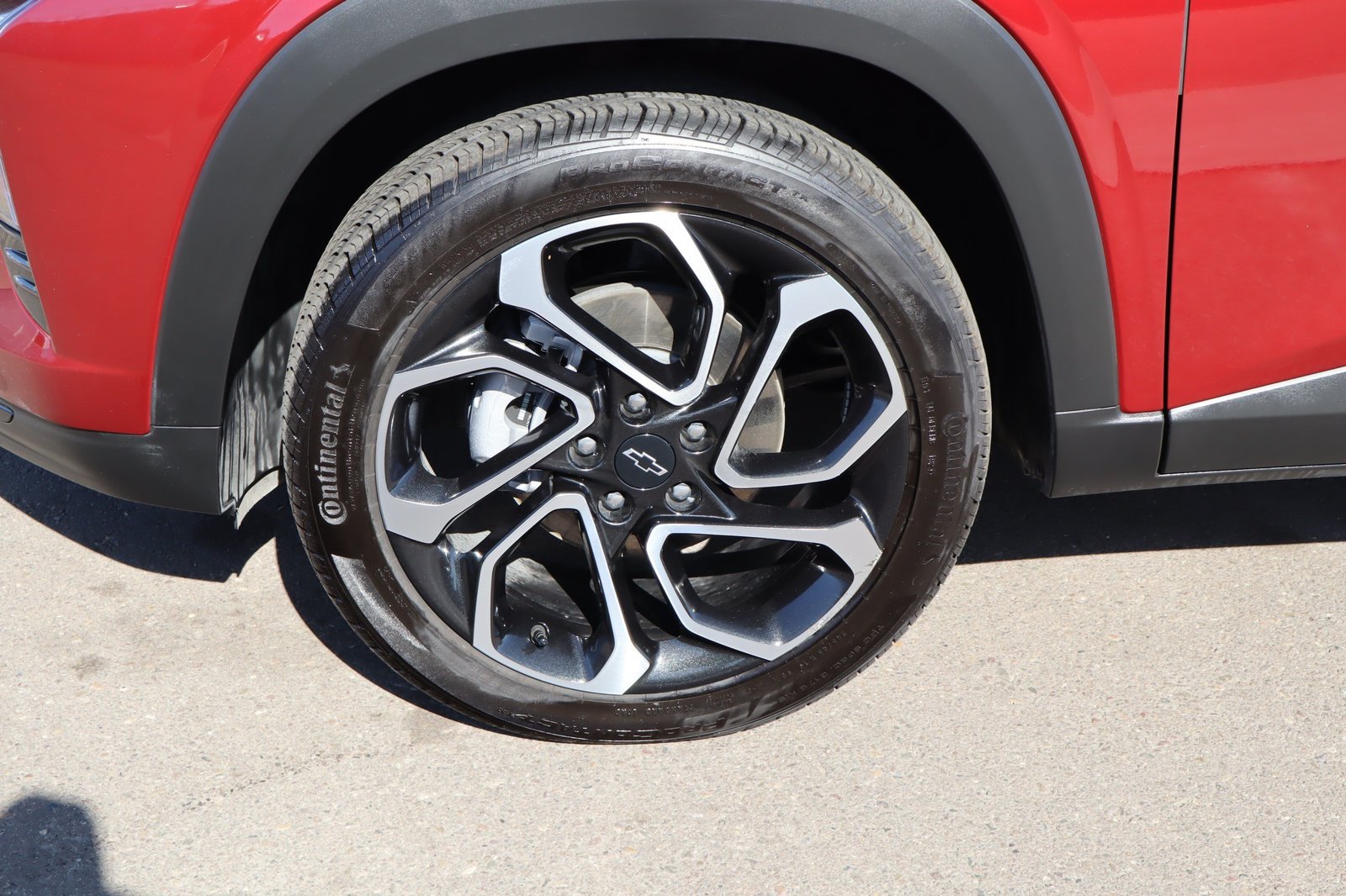 Used 2025 Chevrolet Trax RS w/ Sunroof Package FWD image 14