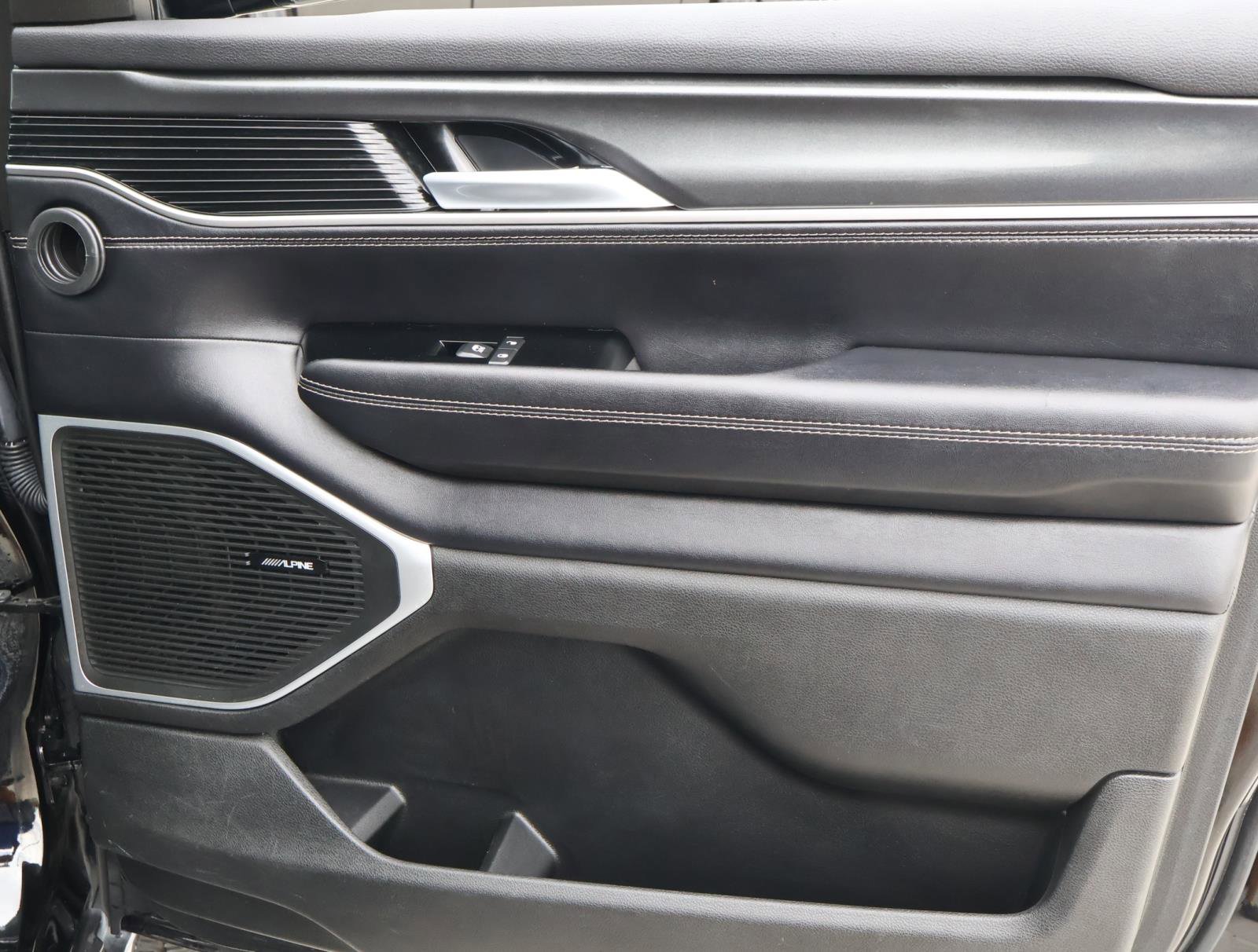 Used 2022 Jeep Wagoneer Series I w/ Premium Group I AWD/4WD image 18