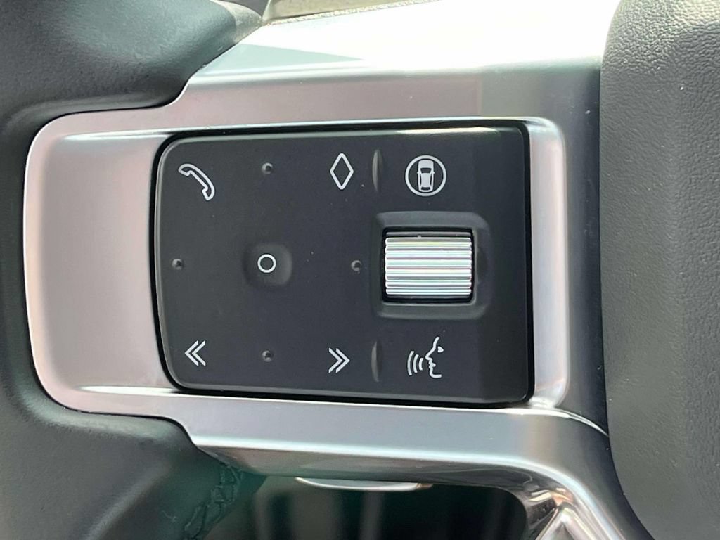 Used 2025 Land Rover Discovery Dynamic SE AWD/4WD image 31