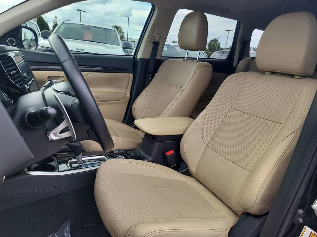Used 2018 Mitsubishi Outlander GT AWD/4WD image 23