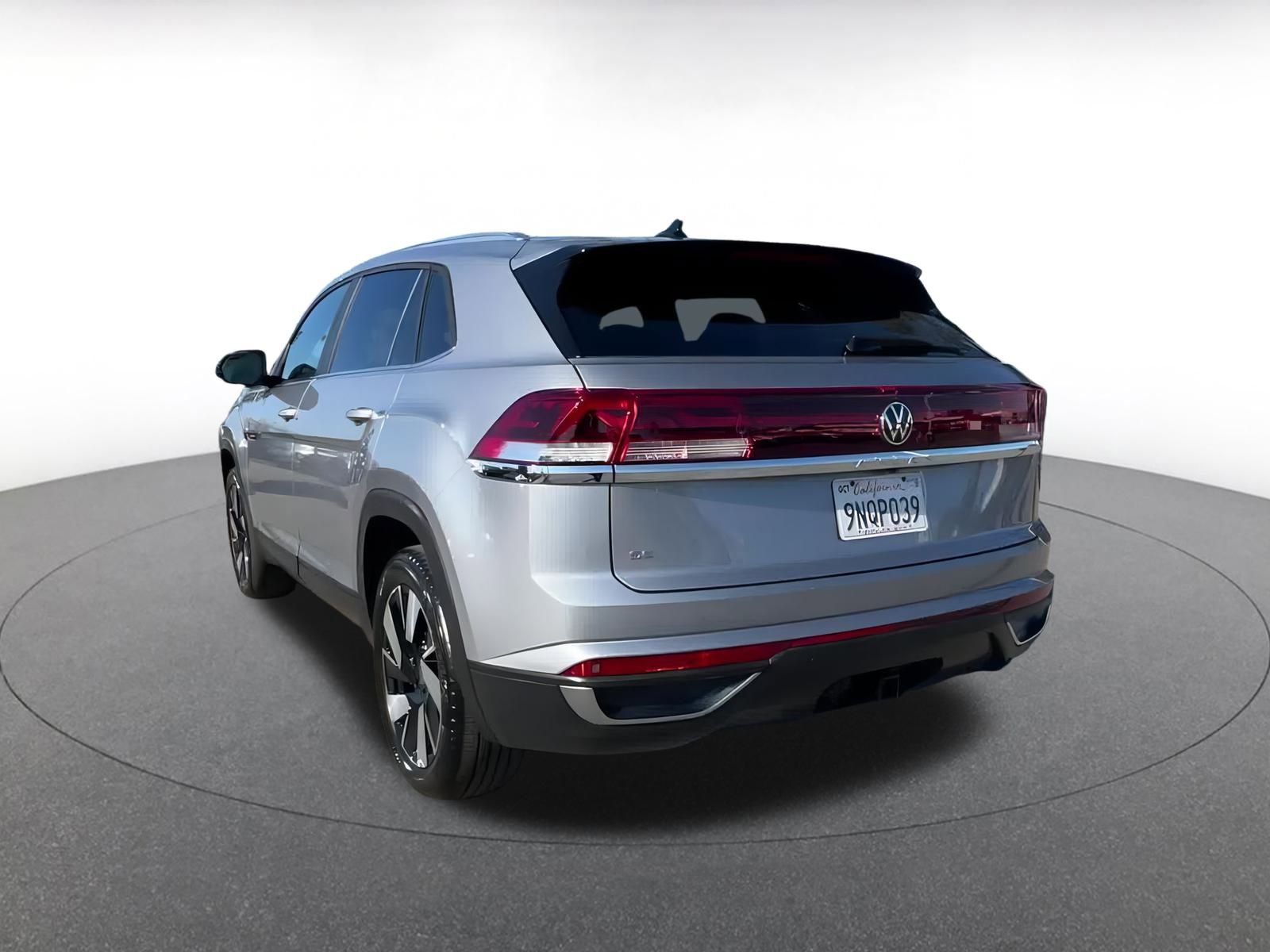 Used 2025 Volkswagen Atlas Cross Sport SE image 11