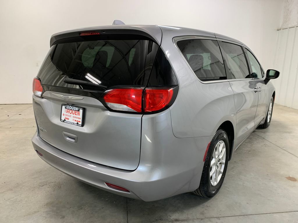 Used 2017 Chrysler Pacifica LX image 8