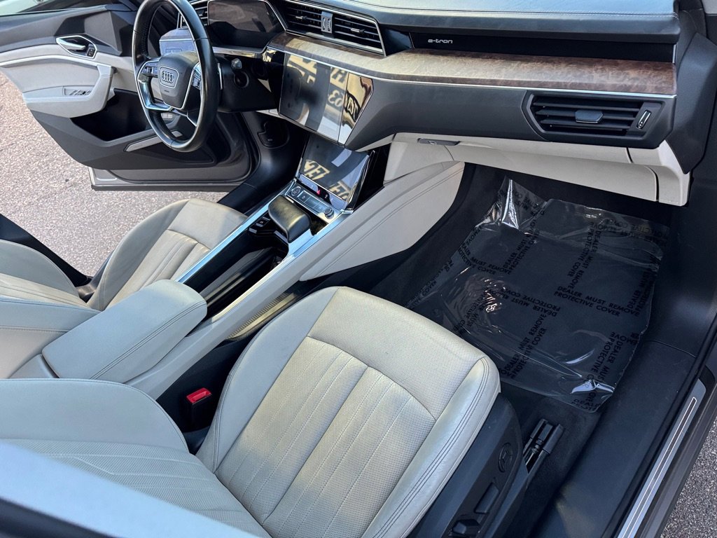 Used 2019 Audi e-tron Premium Plus image 32