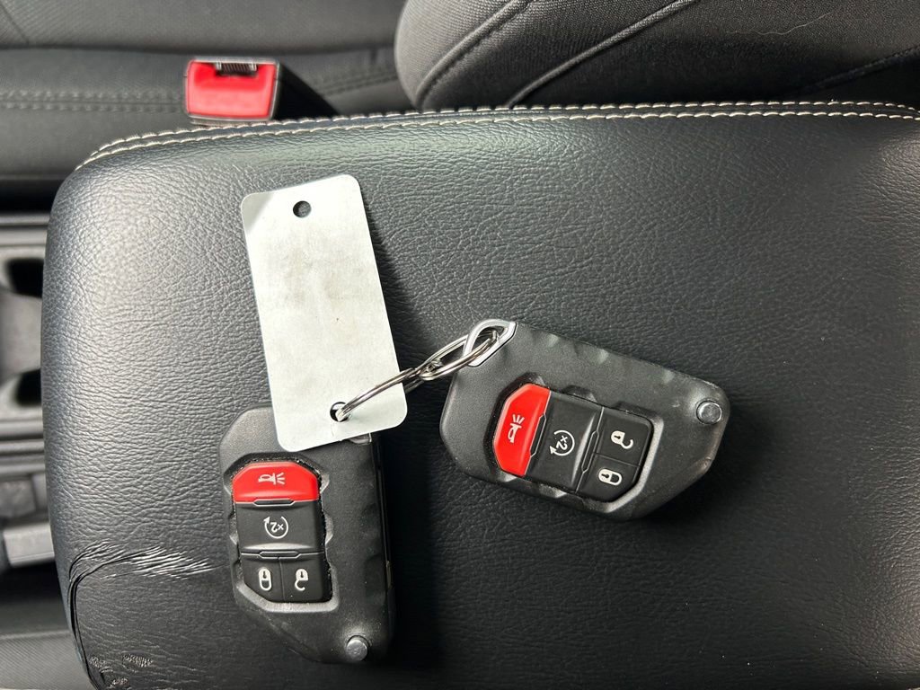 Used 2020 Jeep Wrangler Unlimited Sahara w/ Uconnect 4C Nav & Sound Group image 28