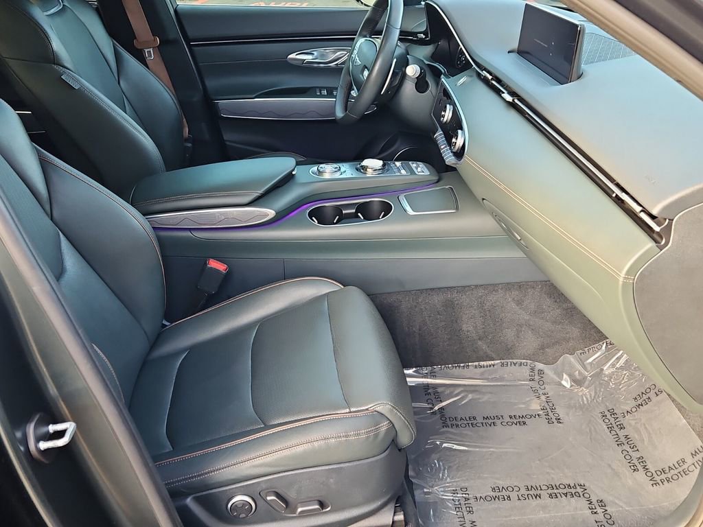 Used 2022 Genesis GV70 2.5T w/ Advanced Package image 19