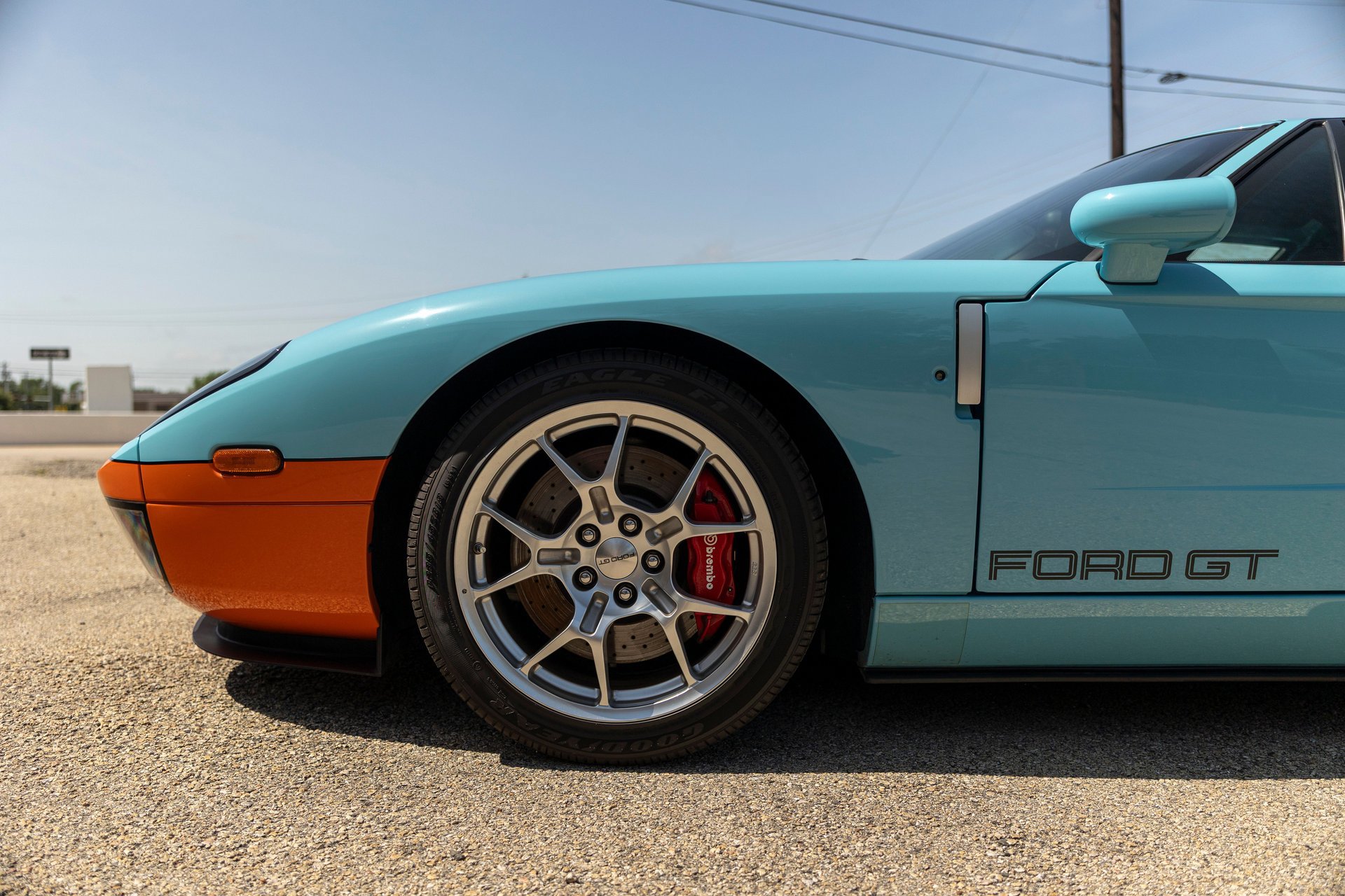 Used 2006 Ford GT RWD image 15