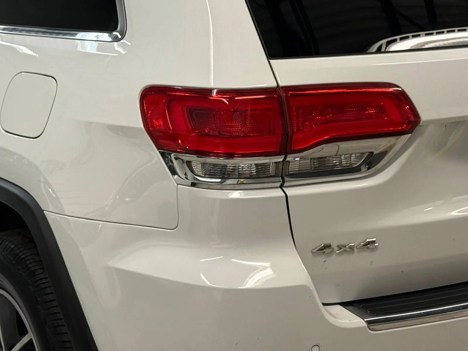 Used 2017 Jeep Grand Cherokee Limited w/ Trailer Tow Group IV AWD/4WD image 9