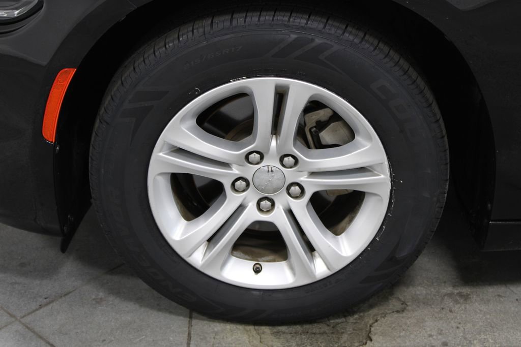 Used 2022 Dodge Charger SXT RWD image 16