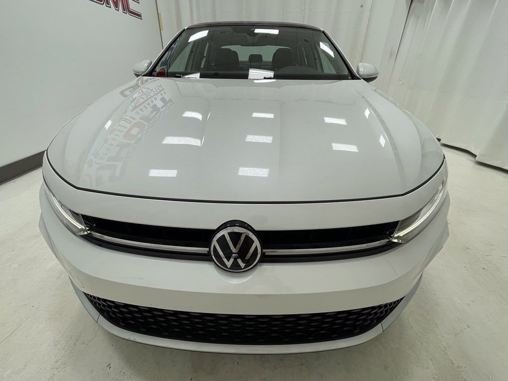 Used 2025 Volkswagen Jetta SEL FWD image 2