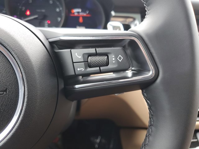 Used 2025 Porsche Macan image 32