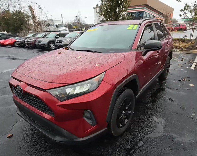 Used 2021 Toyota RAV4 LE image 2