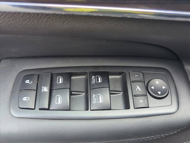 Used 2018 Jeep Grand Cherokee Overland AWD/4WD image 10
