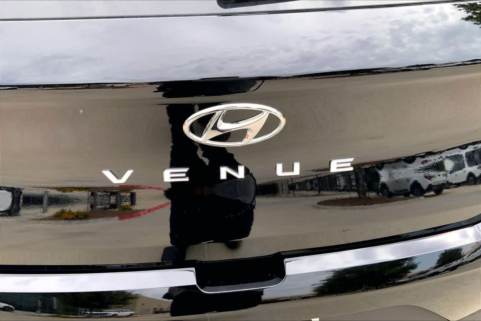 New 2026 Hyundai Venue SEL FWD image 15