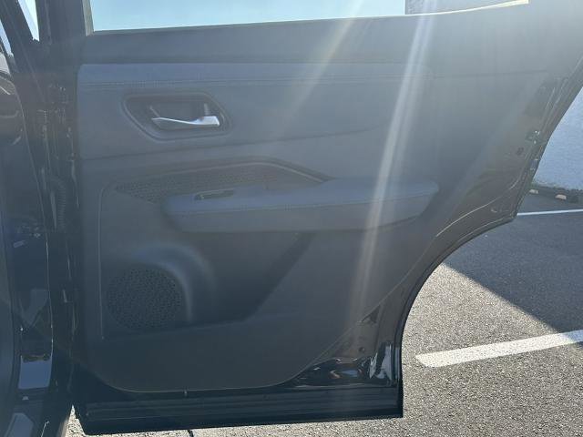 Certified 2025 Nissan Ariya Platinum image 27